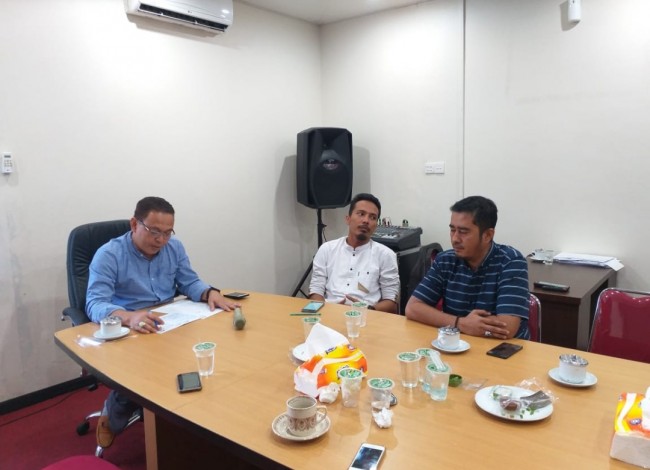 Penjelasan Sesama Komisioner KPID Riau Bertolak Belakang