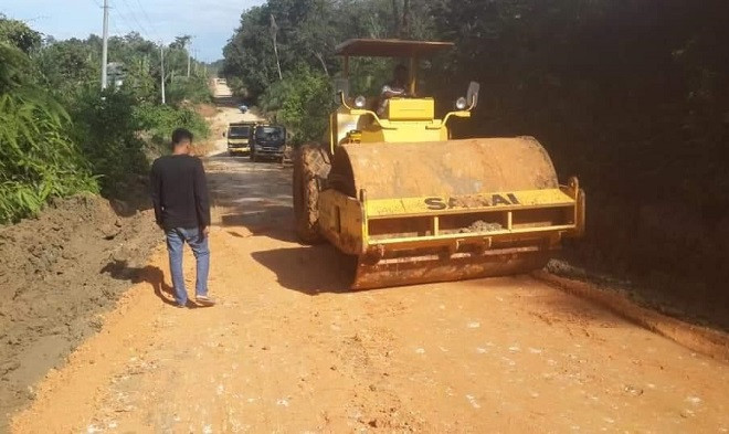 Pemprov Riau Perbaiki Ruas Jalan Lubuk Agung - Batu Sasak yang Rusak Parah