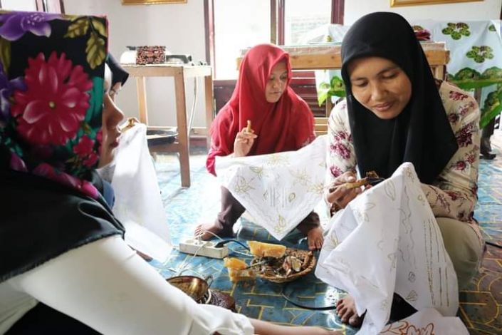 Dari Nol hingga Beromset Ratusan Juta Rupiah, Rumah Batik Binaan RAPP Tingkatkan Taraf Hidup Perempuan Pangkalan Kerinci