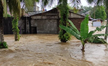 Rohul Dikepung Banjir, Warga Butuh Evakuasi dan Makanan