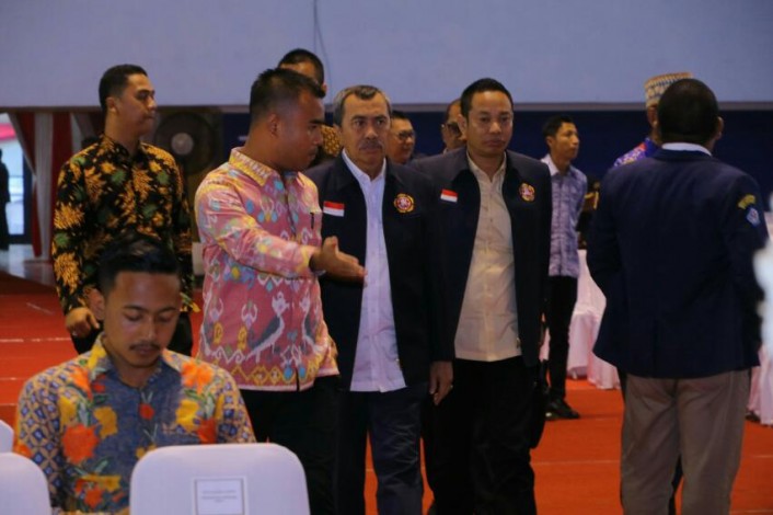 Terima Lencana Adhitya Karya Martavha Yodha, Syamsuar Siap Benahi Karang Taruna Riau