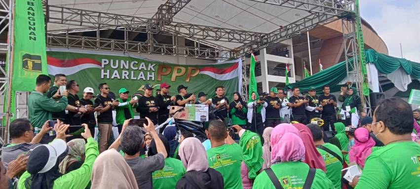 Sedang Berlangsung, Warga Antusias Ikuti Puncak Harlah PPP di Stadion Utama Riau