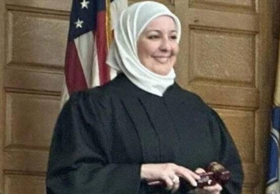Nadia Kahf, Hakim Berhijab Pertama di Pengadilan AS