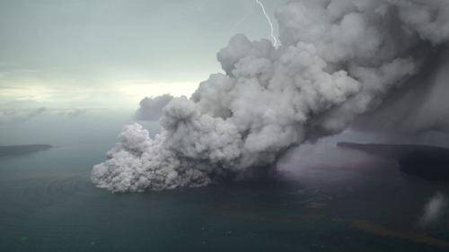 Warga Jangan Mendekat! Gunung Anak Krakatau Kembali Erupsi