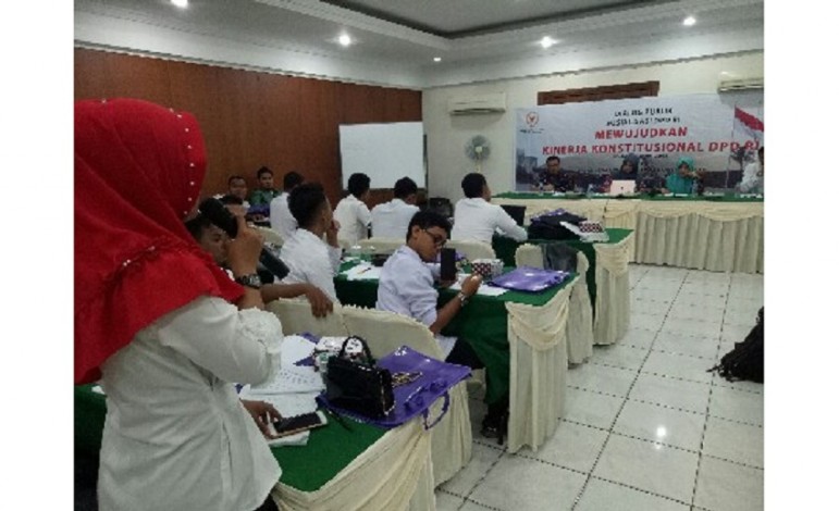 Puluhan TKS Riau Keluhkan Kerja Tak Digaji kepada Intsiawati Ayus