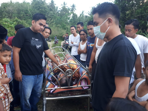 Warga Kampar Temukan Mayat Pemuda dan Motornya di Bekas Galian C, Tubuhnya Luka-luka