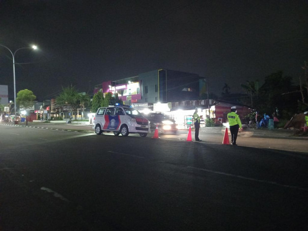 Batasi Pergerakan Masyarakat di Tengah Ancaman Covid-19, Polisi Tutup 4 Jalan di Pekanbaru Ini