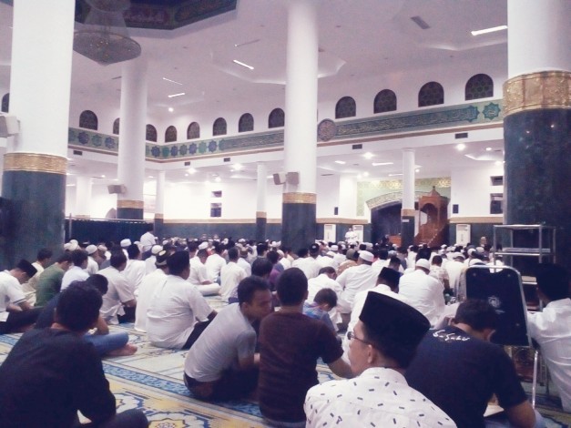 Datangkan Imam Palestina, Tarawih Perdana Masjid Raya An-nur Dibanjiri Jamaah