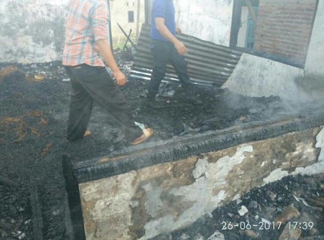 Kebakaran Dua Petak Rumah di Rohul, Bayi Berusia Dua Bulan Tewas