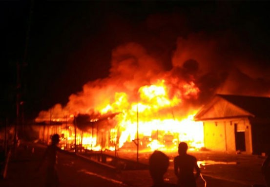 21 Rumah Hangus Terbakar di Rohil, 9 Kios Sengaja Dirusak untuk Mencegah Api Meluas