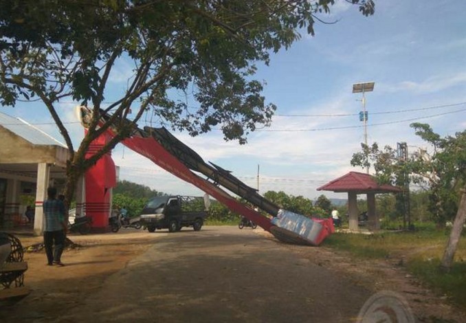 Puting Beliung Terjang XIII Koto Kampar, Bangunan Koperasi Bergeser Puluhan Meter