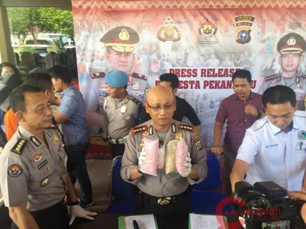 Polresta Pekanbaru Gagalkan Peredaran 3 Kg Sabu-sabu dan 8.000 Butir Pil Ekstasi