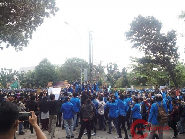 Ingin Masuk ke Gedung DPRD Riau, Mahasiswa Janji Gelar Aksi Damai