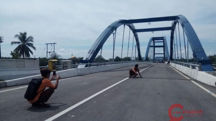 Jembatan WFC Dibuka untuk Umum, Warga Ramai Berswafoto