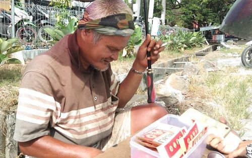 Kisah Pilu Pak Purba, Tunanetra Pedagang Kuaci di Pekanbaru yang Tak Pernah Dapat Bantuan Pemerintah