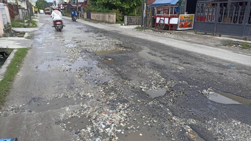 Bikin Jalan Rusak Parah, Bekas Galian PDAM di Sukajadi Belum Diperbaiki