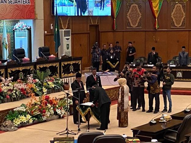 Iwa Sirwani Bibra dan Tamaruddin Sah Jadi Anggota DPRD Riau