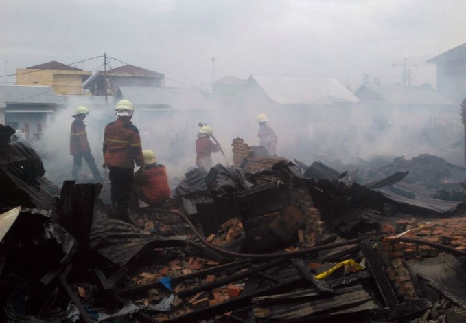 Sepuluh Rumah di Kampung Dalam Ludes Dilalap Api
