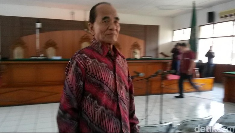 ICW Kecam Grasi yang Diberikan Jokowi Kepada Mantan Gubernur Riau Annas Maamun
