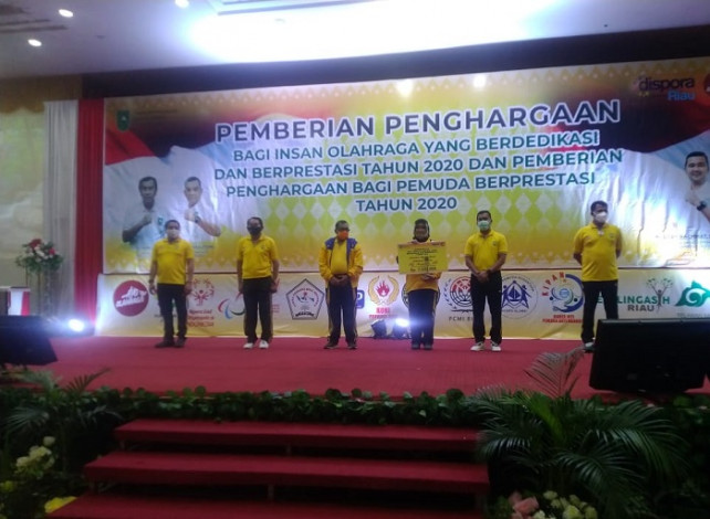 Insan Olahraga dan Pemuda Berprestasi Terima Uang Saku dari Pemprov Riau