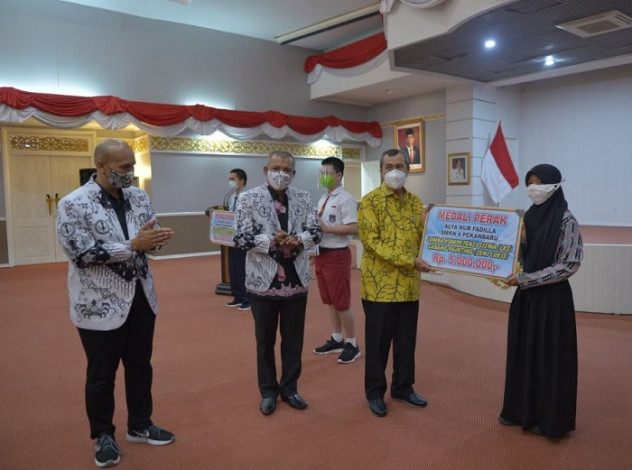 Gubri: Saya Yakin Pelajar Riau Sukses di Tingkat Internasional