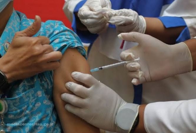 600 Imigran di Pekanbaru Disuntik Vaksin Gotong Royong