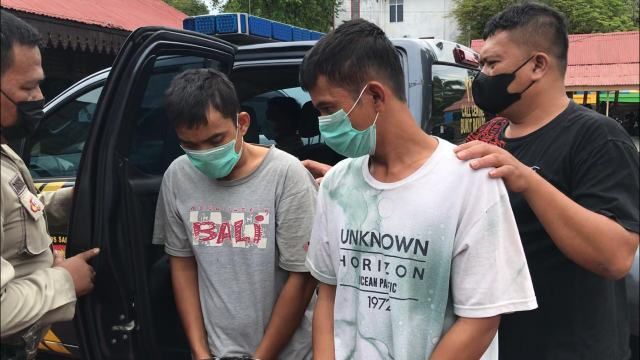 Ketahuan Maling Pagar Rumah Kosong, Dua Pria di Pekanbaru Babak Belur Dihajar Massa