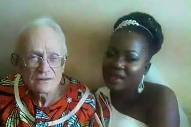 Cinta Itu Buta, Wanita Muda Ini Nikahi Kakek Tua 93 Tahun