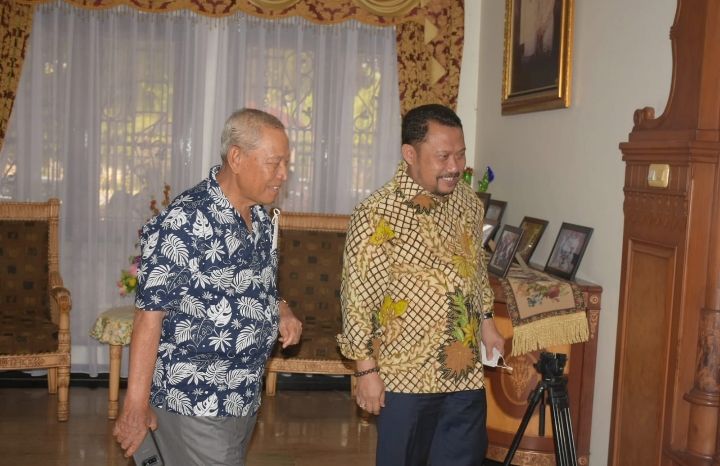 Jelang HUT Kampar ke-72, Bupati Catur Berkunjung ke Rumah Mantan Gubernur Riau dan Bupati Kampar H Saleh Djasit
