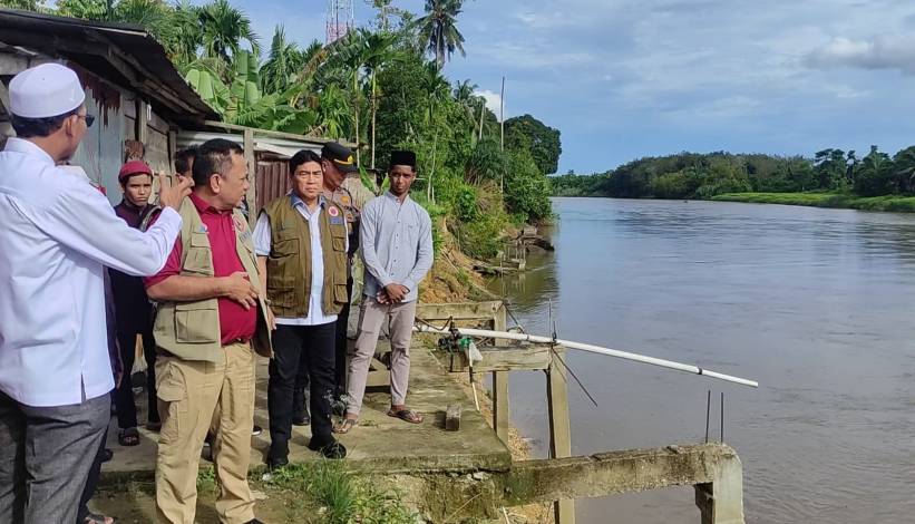 Bersama Achmad, BNPB Tinjau Daerah Kritis Abrasi di Rohul