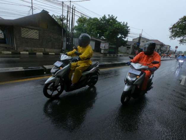 Hindari Potensi Bahaya saat Berkendara di Musim Hujan, Berikut Tipsnya