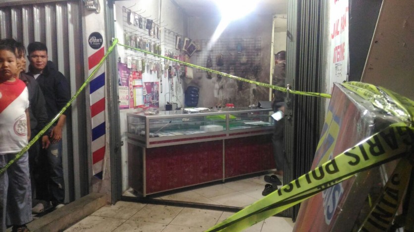 BREAKING NEWS: Diduga Dimolotov, Counter Ponsel di Jalan Durian Terbakar, Satu Orang Terluka