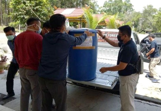 Polda Riau Gandeng Unilak Produksi Hand Sanitizer untuk Dibagikan ke Masyarakat