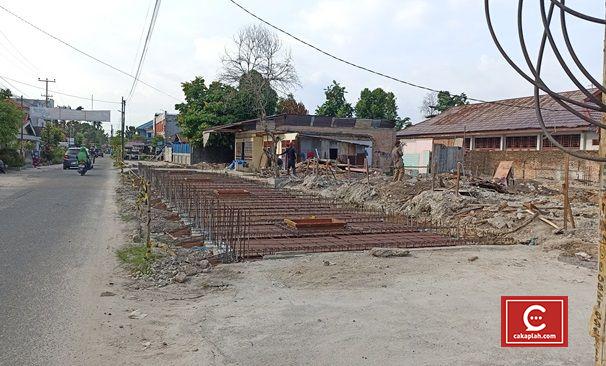Parit di Jalan Pembangunan Ditutup Oknum Pengusaha, DPRD Pekanbaru: Satpol PP Kok Diam Saja?