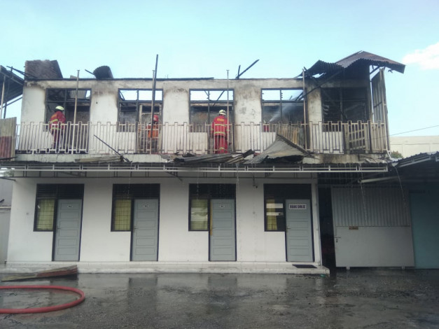 5 Petak Rumah Kos di Jalan Arifin Achmad Terbakar