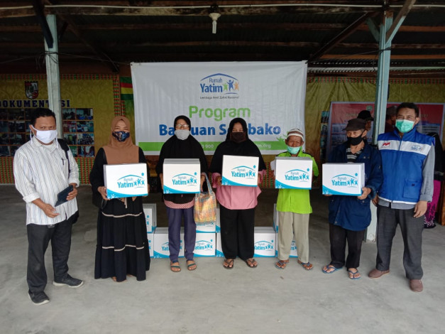 Rumah Yatim Bagikan Bantuan Kemanusiaan untuk Warga Prasejahtera Sungai Sibam Pekanbaru