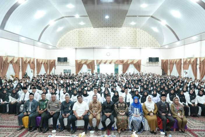 Bupati Rohil Serahkan SK Pengangkatan PPPK Tenaga Kesehatan dan Ambil Sumpah Jabatan Fungsional Guru PNS