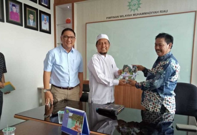 PW Muhammadiyah Riau Terima Sumbangan Buku dari Perpustakaan Nasional
