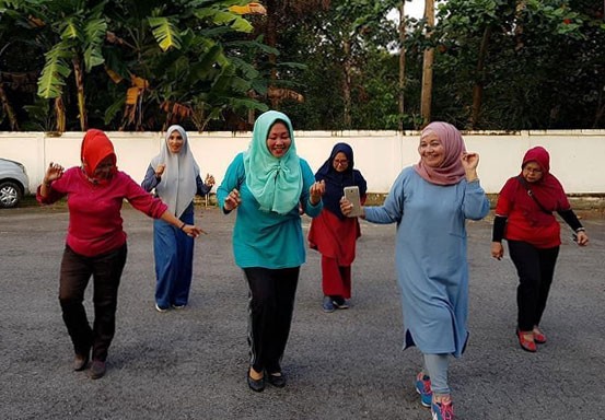 Lestarikan Budaya Melayu, Perempuan LAM Riau Belajar Zapin Meskom