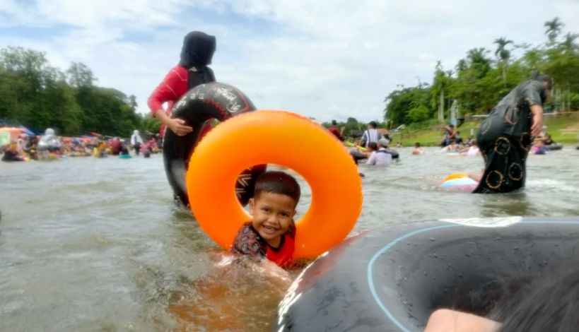 Pesona Sungai Gelombang yang Menghanyutkan, Lepaskan Penat, Tertawa Bebas