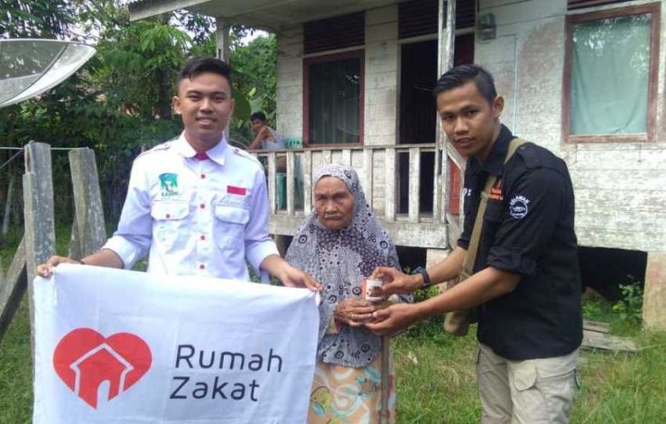 Rumah Zakat Sumbang 100 Kaleng Kornet untuk KAMMI Pelalawan