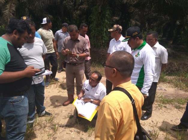 Anggota DPRD Kampar Cek Lahan PT SPS di Pulau Birandang