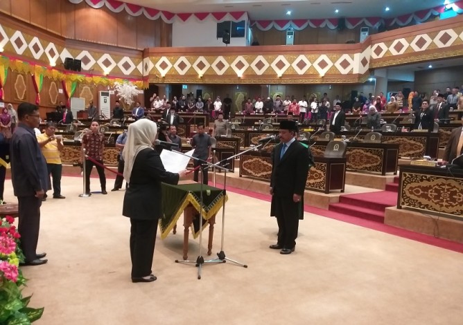 Nurzaman Resmi Gantikan Hardianto di DPRD Riau
