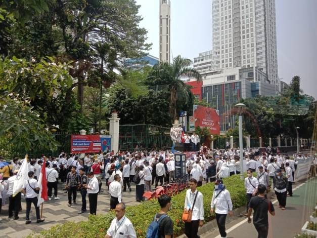 Breaking News: Minta Nadiem Diturunkan, APTISI Riau Demo di Depan Istana Negara