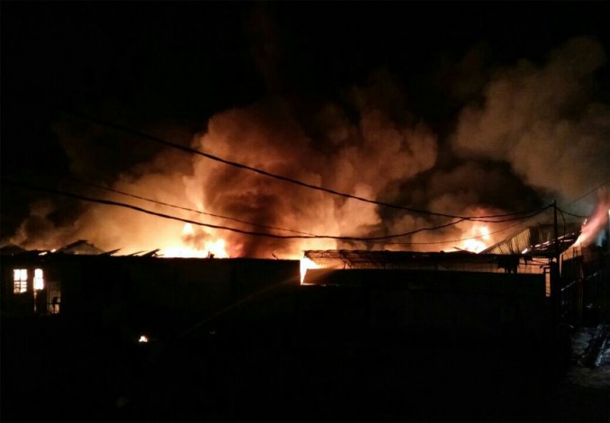 Gudang Fiber Terbakar di Pekanbaru, Diduga Akibat Korsleting di Kamar Ganti Karyawan