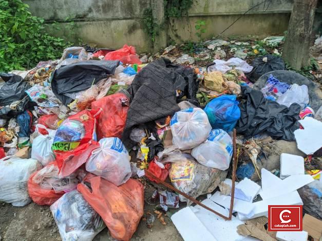 Timbulkan Bau Busuk, Tumpukan Sampah di Soekarno Hatta Berisi Organ Hewan hingga Beling