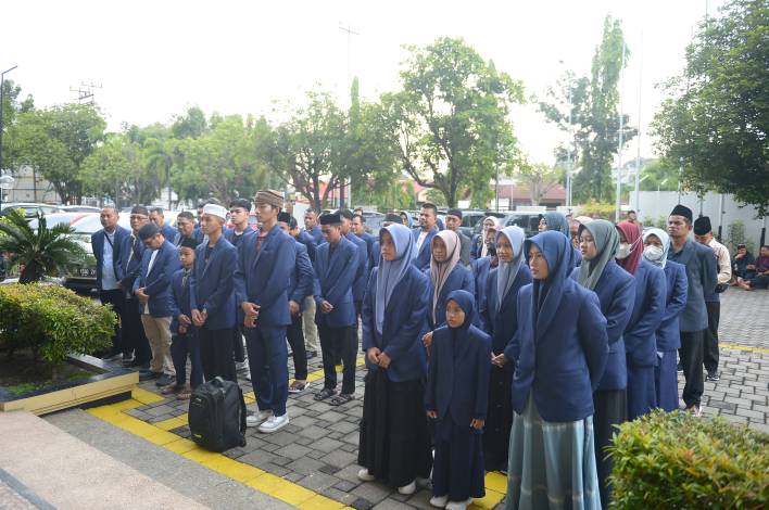 Berangkatkan 20 Peserta Ikuti STQH Nasional di Jambi, Pemprov Riau Targetkan Masuk 5 Besar