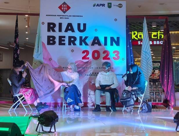 Gelar Riau Berkain, API Riau Ajak Semua Kalangan Kenakan Wastra Riau