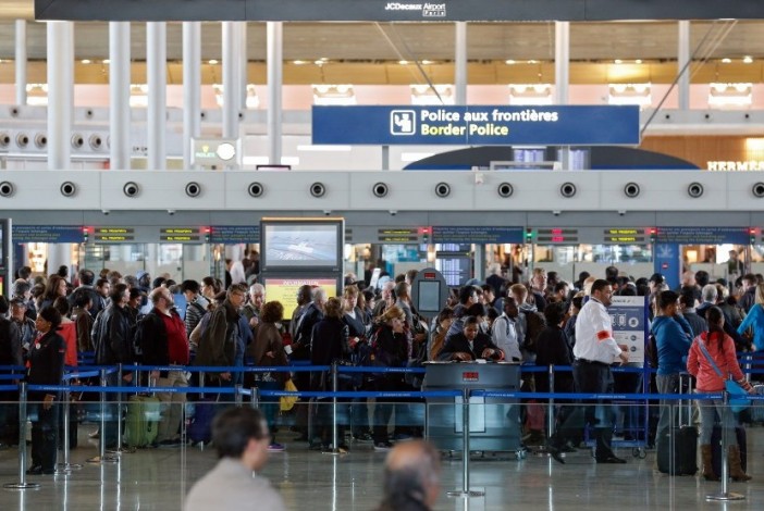 Bawa Senjata Mainan, Dua Pemuda Ditangkap di Bandara Paris