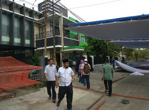 Keluarga dan Kerabat Berdatangan ke Rumah Duka Bupati Kampar di Jalan Punai Pekanbaru